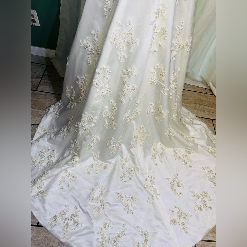 Oleg cassini wedding drees - Picture 5 of 7